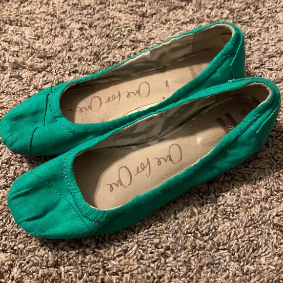 TOMS ballet flats